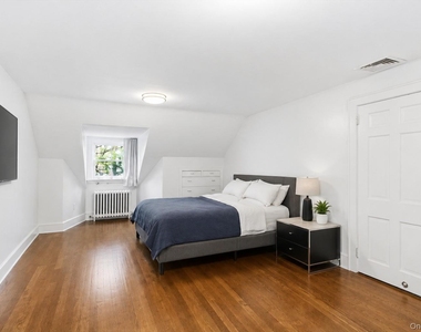 145 Saxon Woods Road - Photo Thumbnail 8