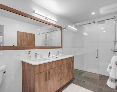 108 Middle Neck Road - Photo Thumbnail 2