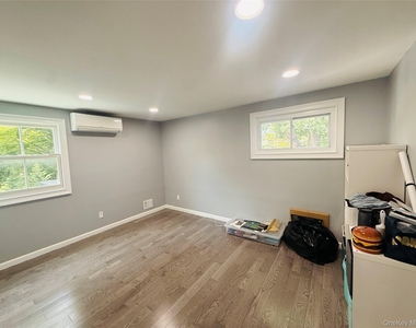 52 Miller Place - Photo Thumbnail 10