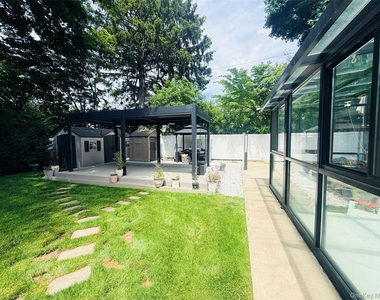 52 Miller Place - Photo Thumbnail 15