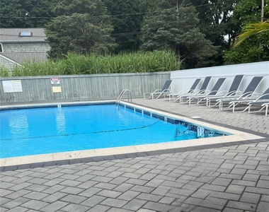 18 Shinnecock Road - Photo Thumbnail 8