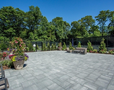 91 Duckpond Drive - Photo Thumbnail 12