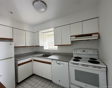 101 Sylvan Avenue - Photo Thumbnail 2