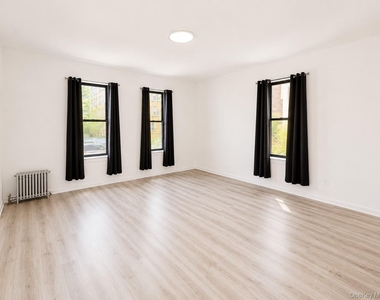 168-10 Crocheron Avenue - Photo Thumbnail 10