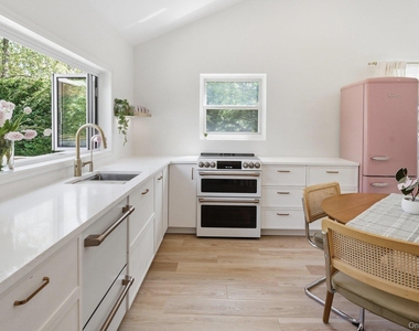 98 Peters Lane - Photo Thumbnail 11