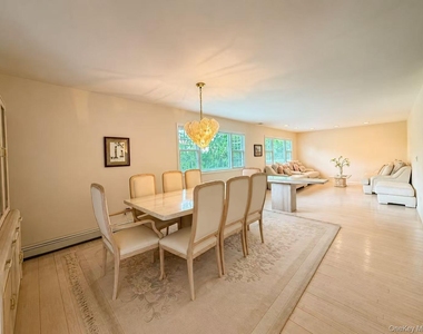 21 Redwood Court - Photo Thumbnail 1