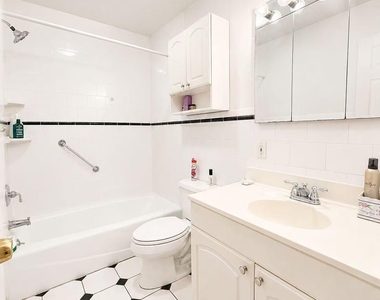 21 Redwood Court - Photo Thumbnail 11