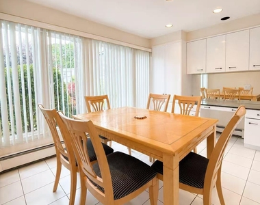 21 Redwood Court - Photo Thumbnail 3
