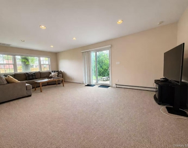 21 Redwood Court - Photo Thumbnail 14