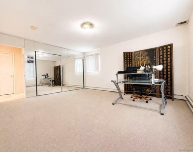 21 Redwood Court - Photo Thumbnail 18