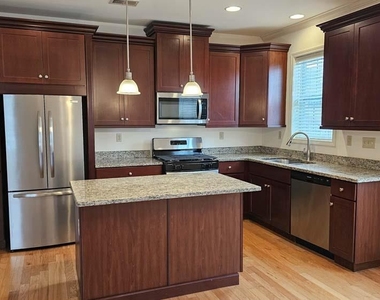 305 Canter Court - Photo Thumbnail 2