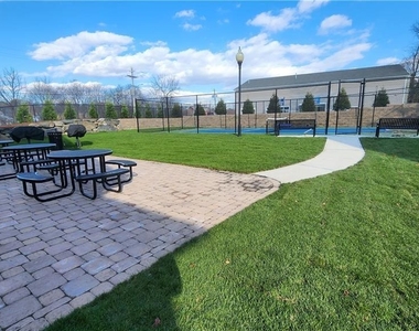 305 Canter Court - Photo Thumbnail 15