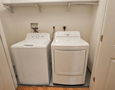 305 Canter Court - Photo Thumbnail 11