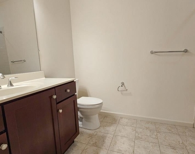 305 Canter Court - Photo Thumbnail 4