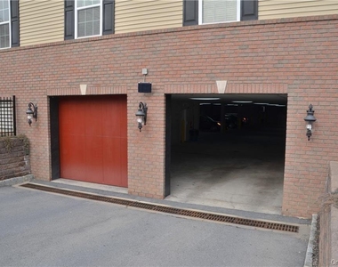 305 Canter Court - Photo Thumbnail 20