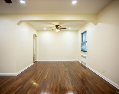193 Nassau Boulevard - Photo Thumbnail 4