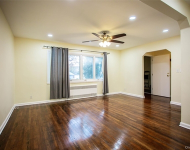 193 Nassau Boulevard - Photo Thumbnail 5