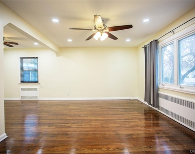 193 Nassau Boulevard - Photo Thumbnail 2