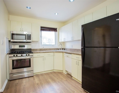 193 Nassau Boulevard - Photo Thumbnail 8