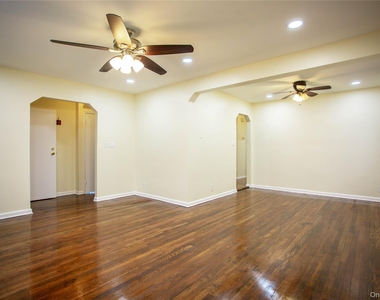 193 Nassau Boulevard - Photo Thumbnail 3
