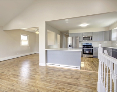 207 Catherine Avenue - Photo Thumbnail 4