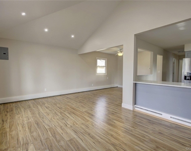 207 Catherine Avenue - Photo Thumbnail 5