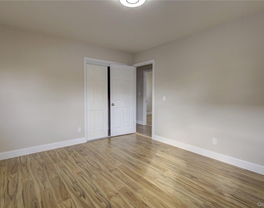 207 Catherine Avenue - Photo Thumbnail 12