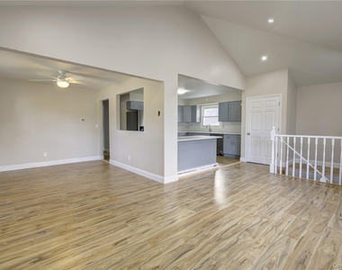 207 Catherine Avenue - Photo Thumbnail 6
