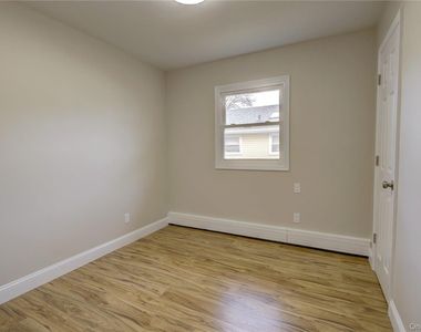 207 Catherine Avenue - Photo Thumbnail 10
