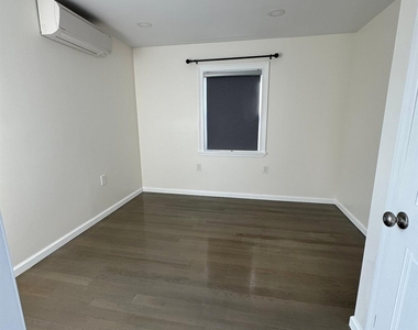 143-34 222 Street - Photo Thumbnail 4