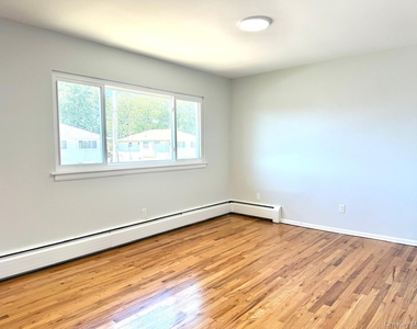 65 Florida Avenue - Photo Thumbnail 9