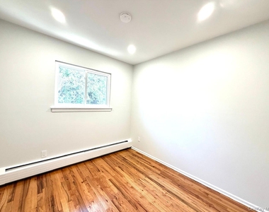 65 Florida Avenue - Photo Thumbnail 12
