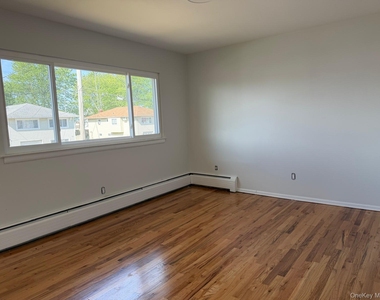 65 Florida Avenue - Photo Thumbnail 2