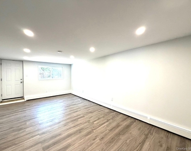 65 Florida Avenue - Photo Thumbnail 16