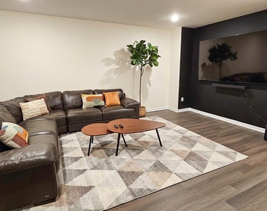 260 W Main Street - Photo Thumbnail 9