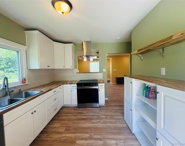 26 Spring St - Photo Thumbnail 9