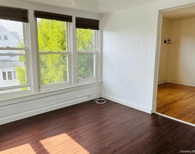 12 Parry Avenue - Photo Thumbnail 7