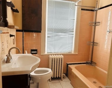 12 Parry Avenue - Photo Thumbnail 4