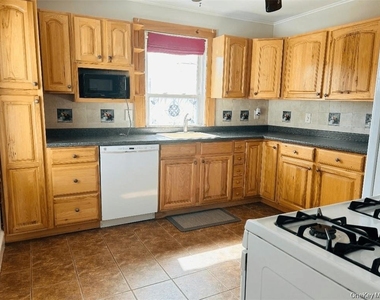 12 Parry Avenue - Photo Thumbnail 3
