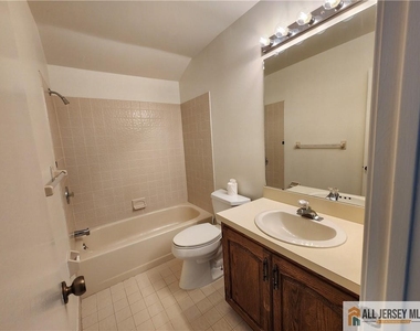254 Sayre Drive - Photo Thumbnail 17