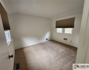 254 Sayre Drive - Photo Thumbnail 16
