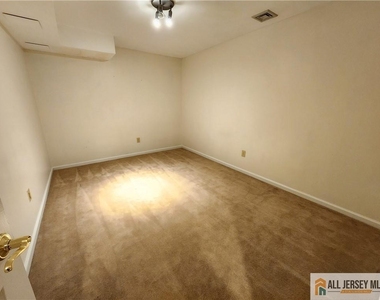 254 Sayre Drive - Photo Thumbnail 28