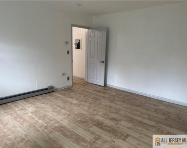 64 Whitehead Avenue - Photo Thumbnail 5