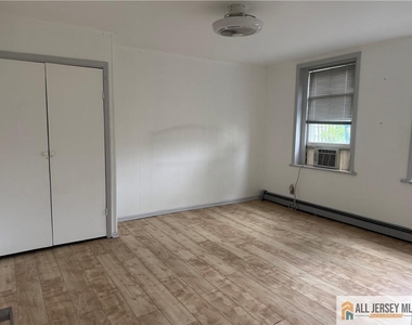 64 Whitehead Avenue - Photo Thumbnail 4