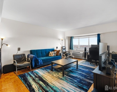 110 Somerset Street - Photo Thumbnail 9