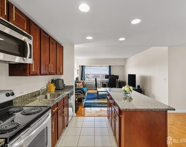 110 Somerset Street - Photo Thumbnail 6
