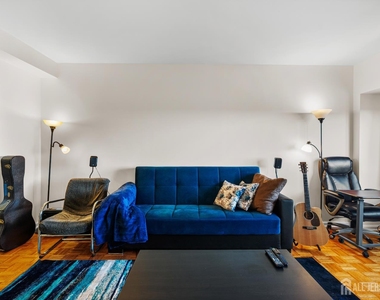 110 Somerset Street - Photo Thumbnail 8
