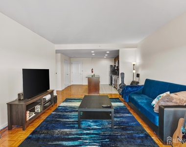 110 Somerset Street - Photo Thumbnail 10