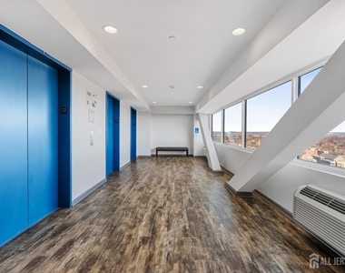110 Somerset Street - Photo Thumbnail 3