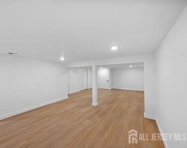 3 Meadow Road - Photo Thumbnail 2